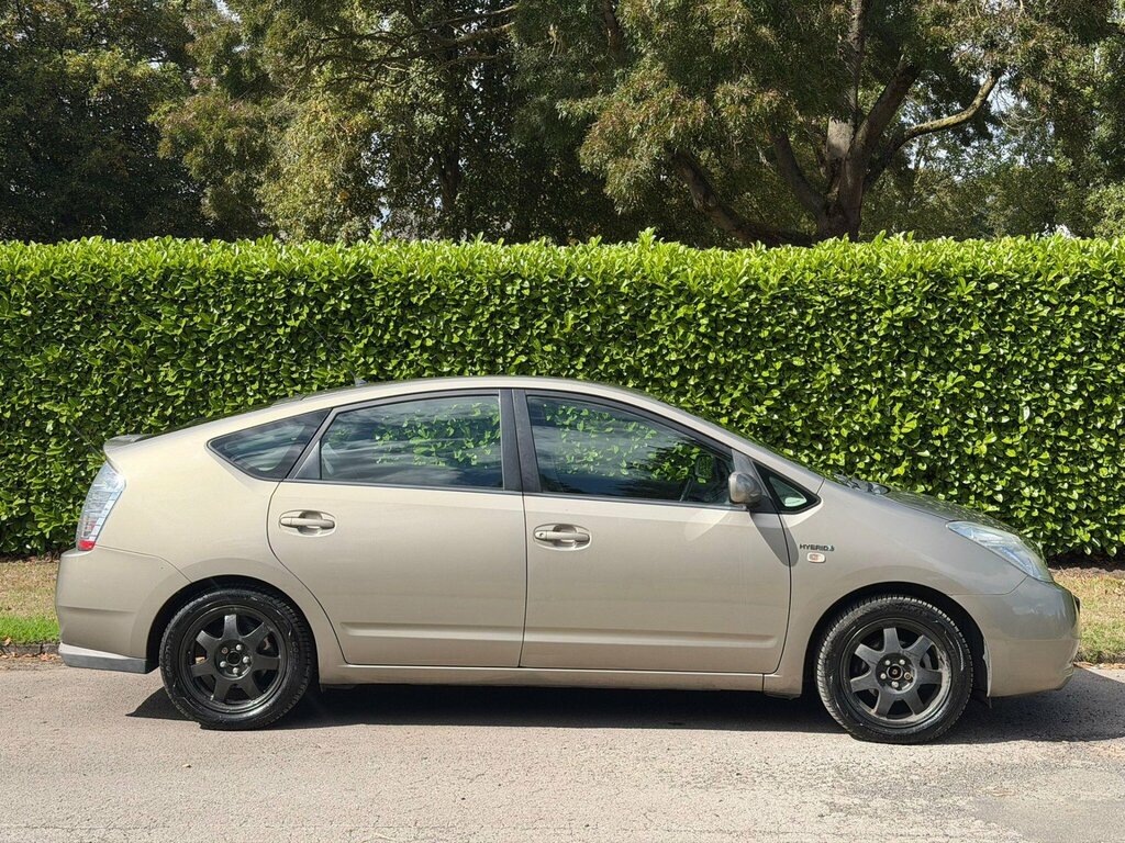 Toyota Prius 1.5 T Spirit Cvt Brown #3