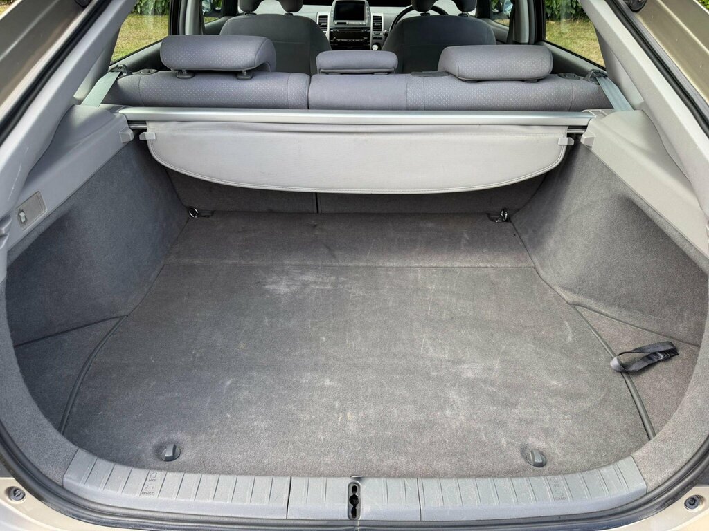 Toyota Prius Hatchback Black #9