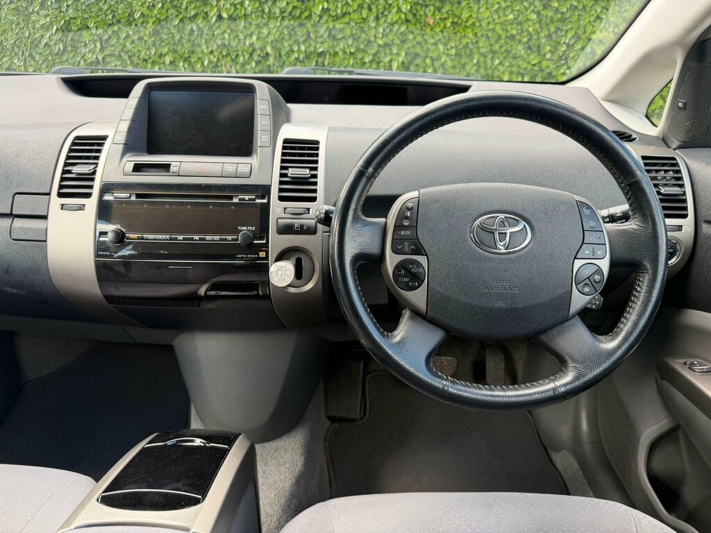 Toyota Prius Hatchback Black #11