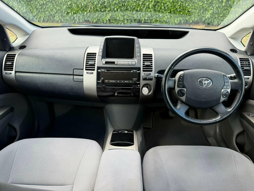 Toyota Prius Hatchback Black #10