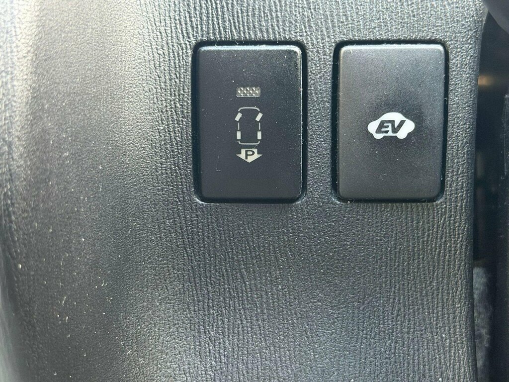 Toyota Prius Hatchback Black #27