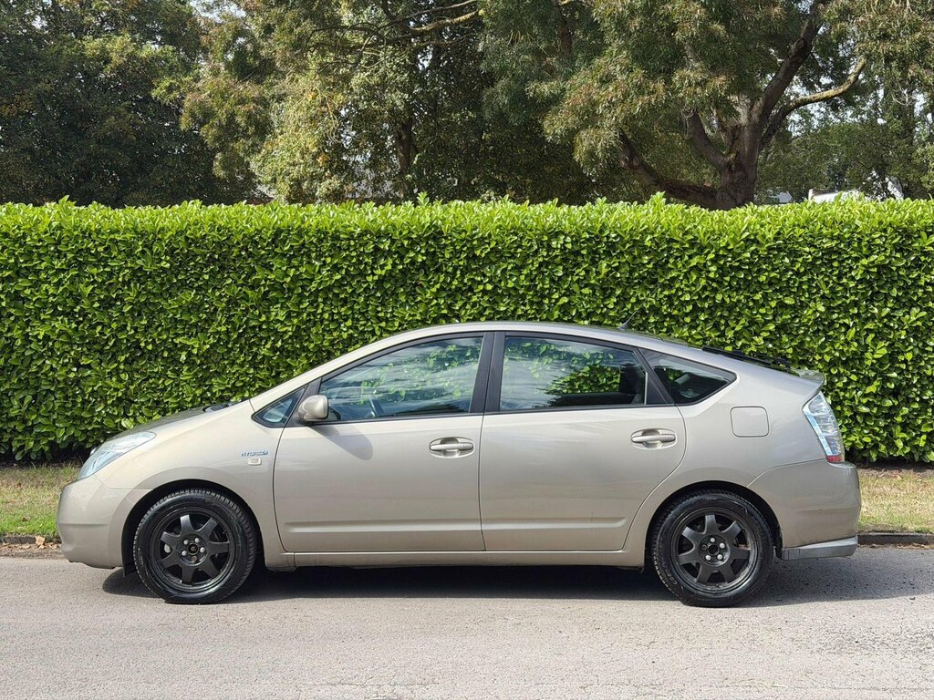 Toyota Prius 1.5 T Spirit Cvt Brown #4