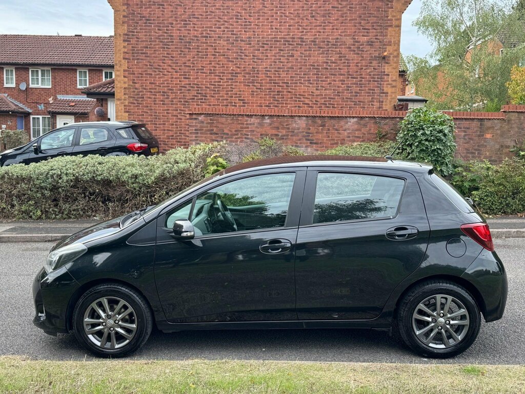 Toyota Yaris 1.33 Dual Vvt-i Icon Euro 5 Euro 5 Black #3