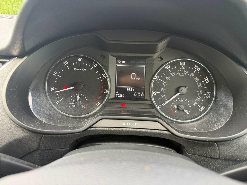 Skoda Octavia Hatchback Se Red #10