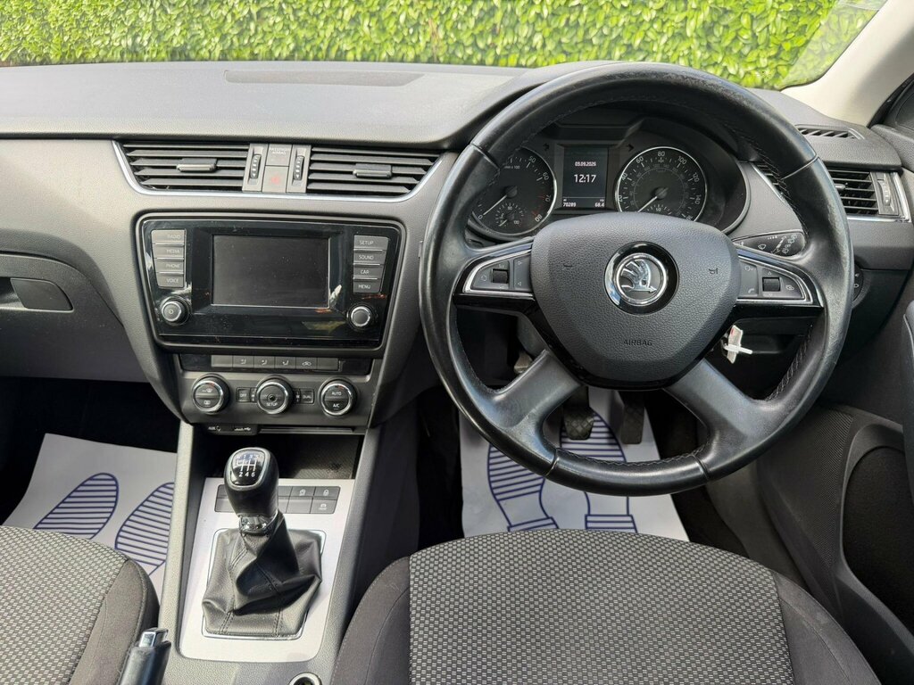 Skoda Octavia Hatchback Se Red #11