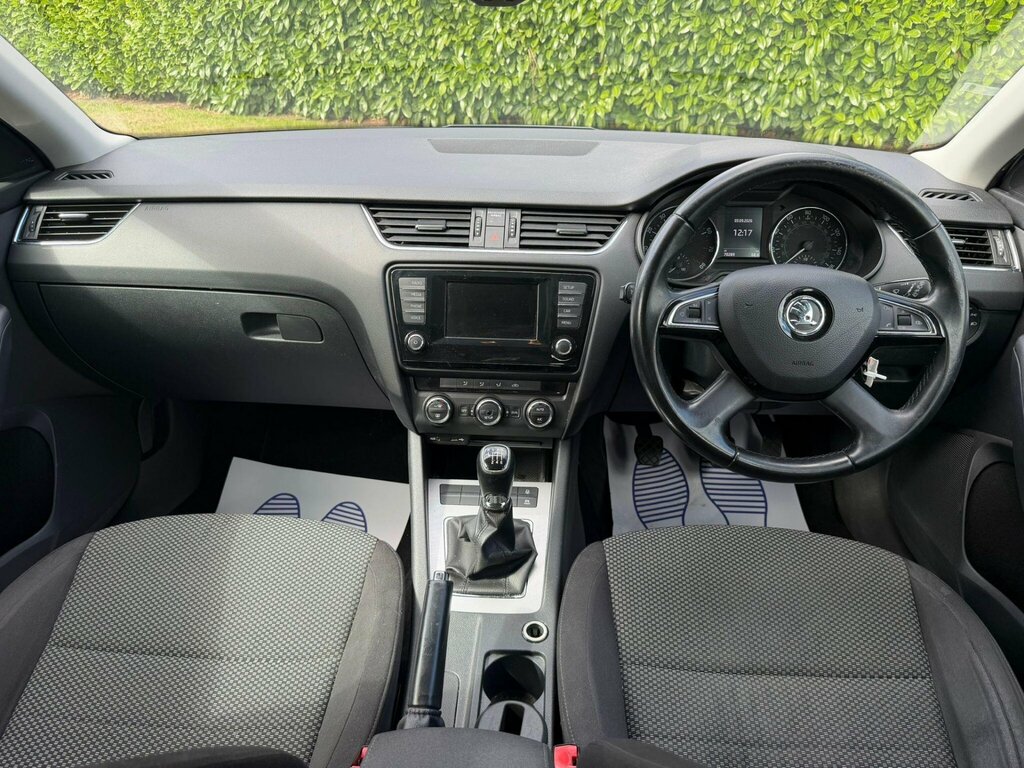 Skoda Octavia Hatchback Se Red #9