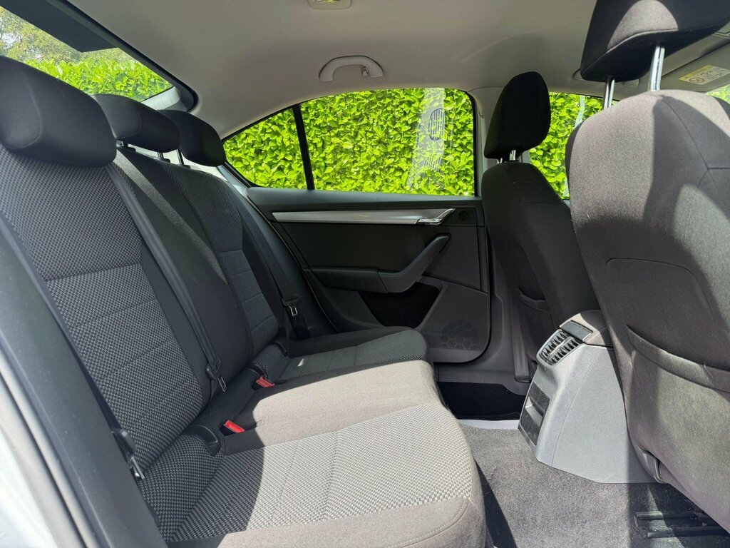 Skoda Octavia Hatchback Se Red #25
