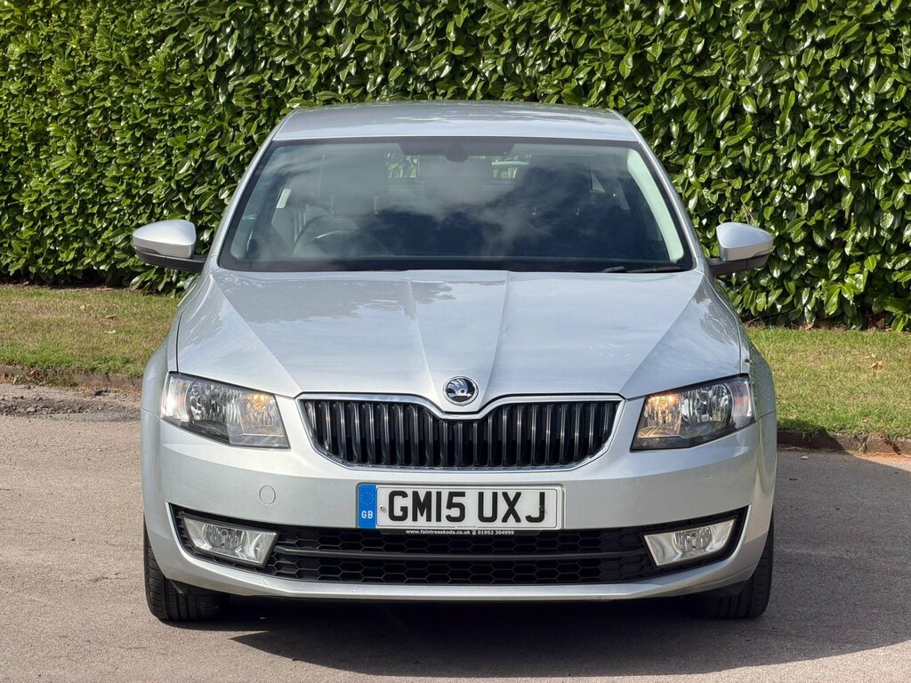 Skoda Octavia Hatchback Se Red #7