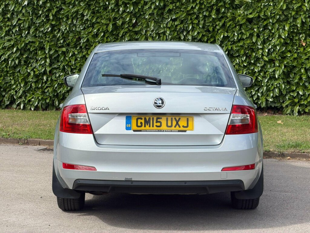 Skoda Octavia Hatchback Se Red #8