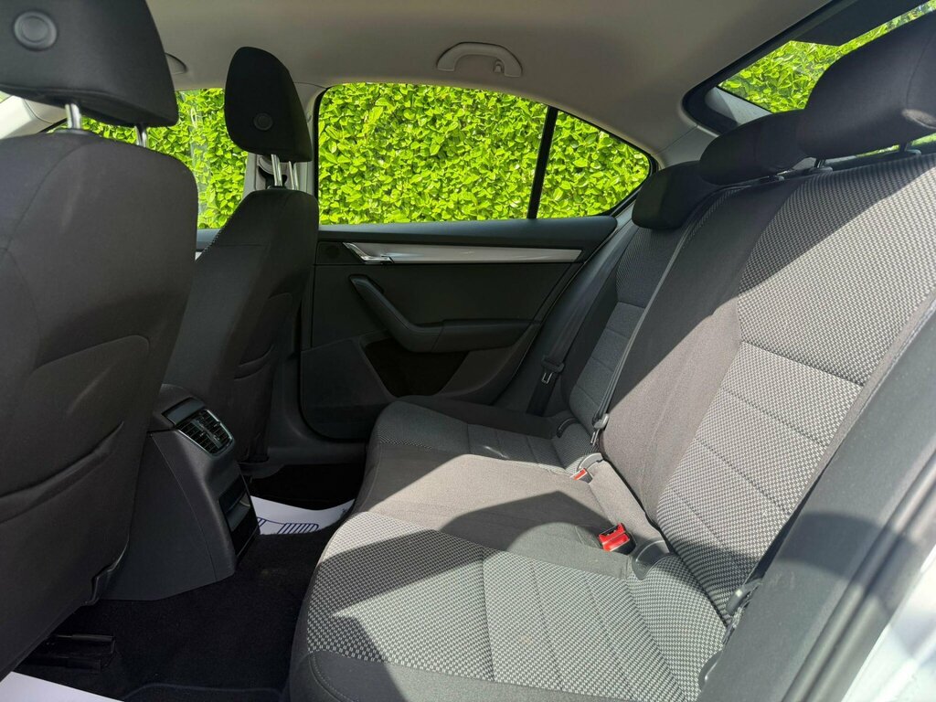 Skoda Octavia Hatchback Se Red #26