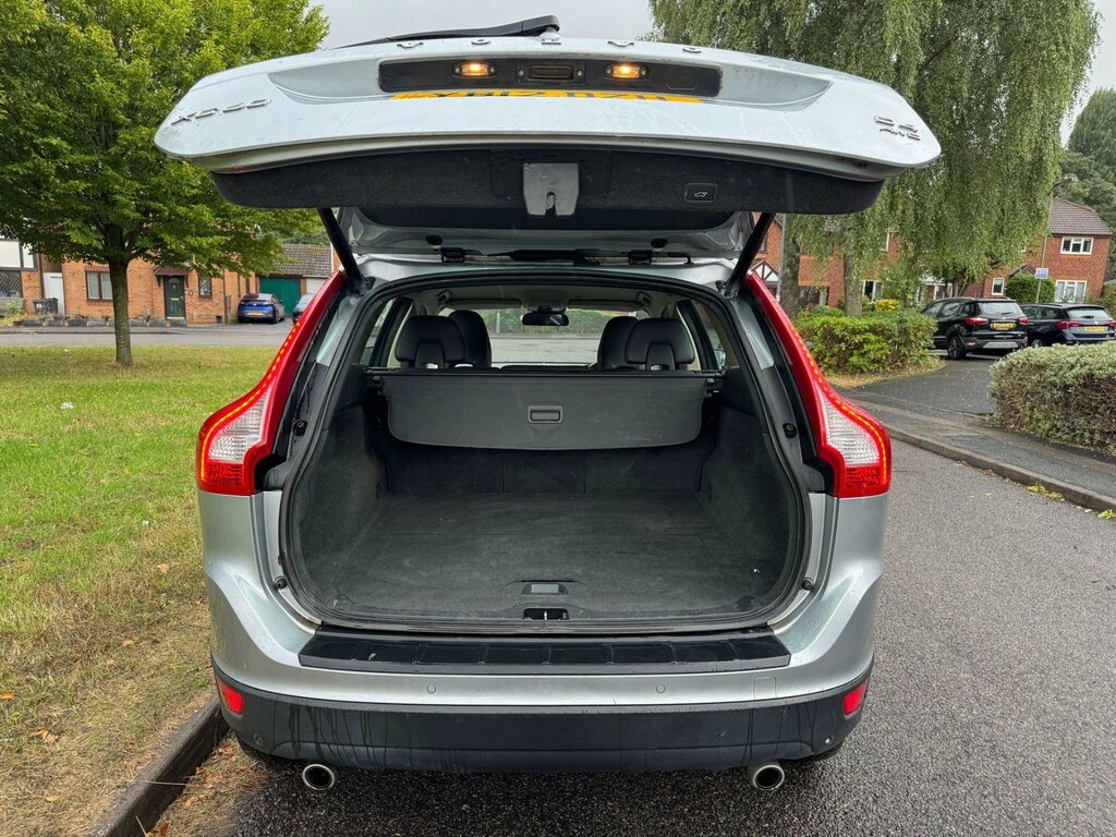 Volvo XC60 2.0 T5 Se Lux Powershift Silver #9