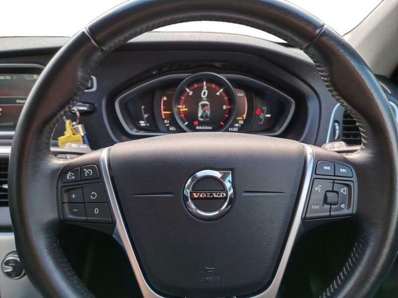 Volvo V40 T2 Momentum Nav Plus Silver #16