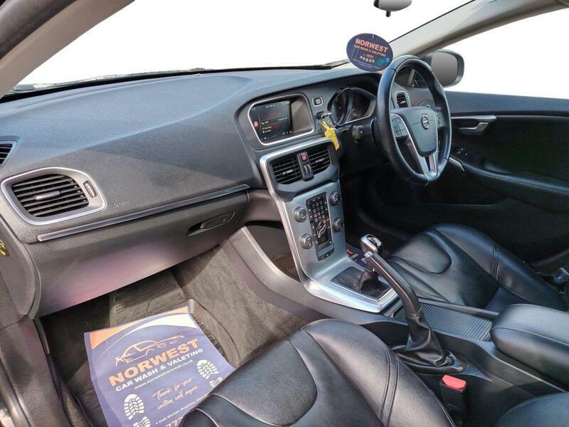 Volvo V40 T2 Momentum Nav Plus Silver #40