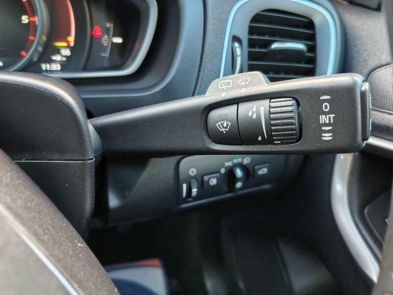 Volvo V40 T2 Momentum Nav Plus Silver #24