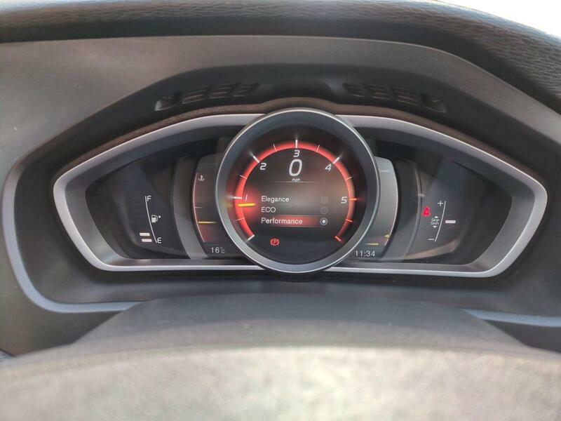 Volvo V40 T2 Momentum Nav Plus Silver #19