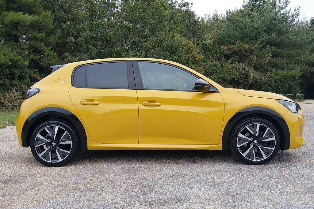 Peugeot 208 1.2 Puretech Gt Hatchback Yellow #2