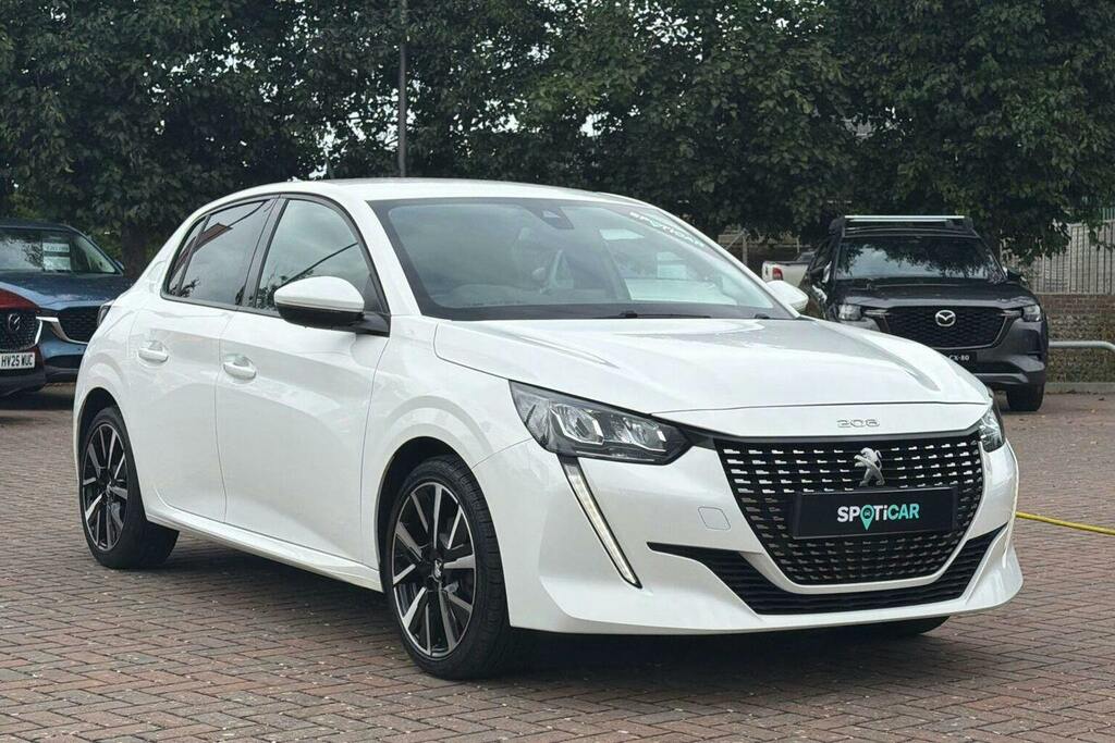 Peugeot 208 1.2 Puretech Allure Hatchback White
