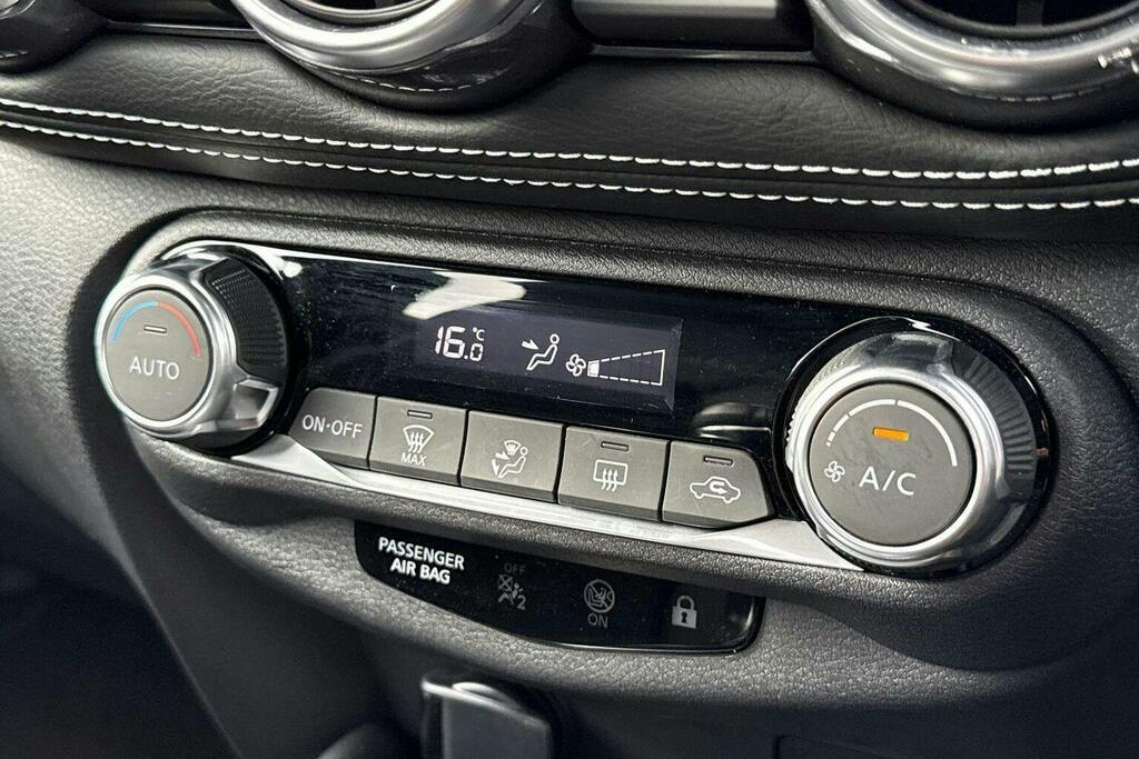 Nissan Juke Tekna Black #31