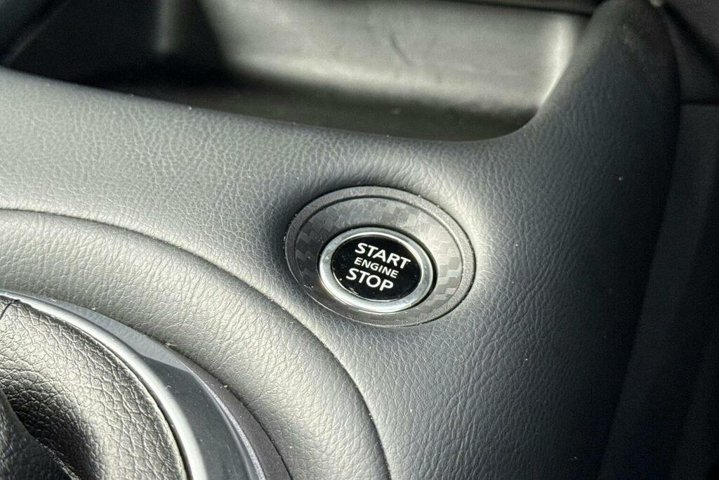 Nissan Juke Tekna Black #35