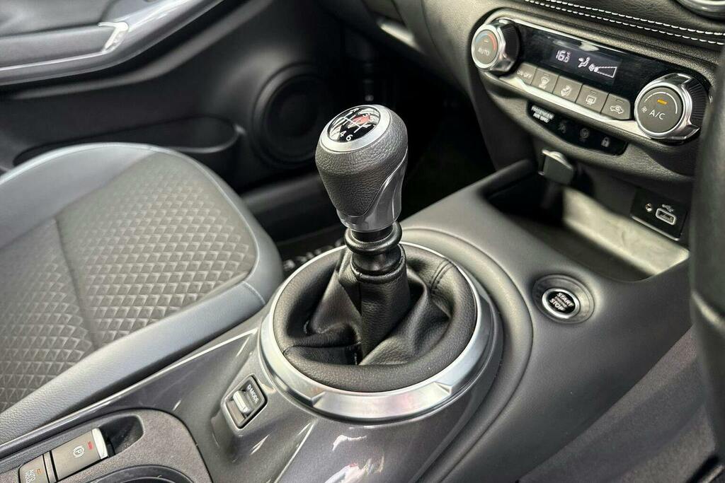 Nissan Juke Tekna Black #24