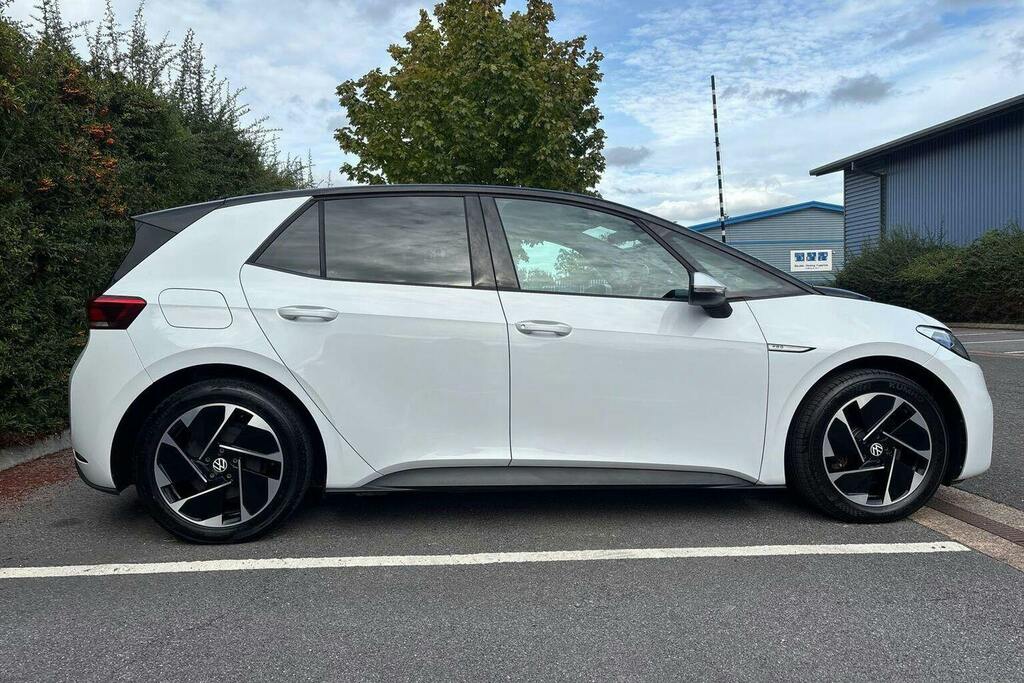 Volkswagen ID.3 Pro Performance 58Kwh Life Hatchback White #2