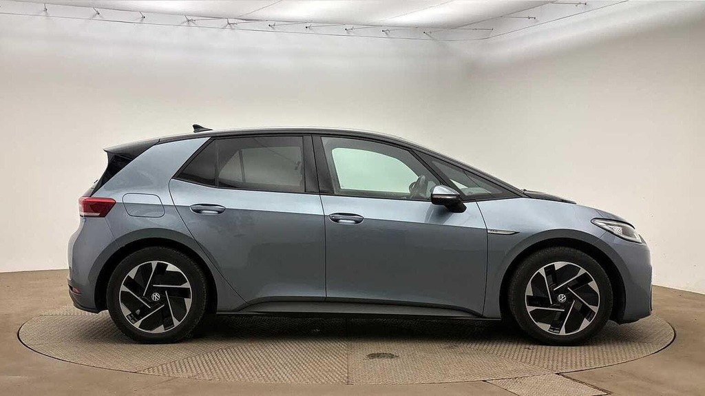 Volkswagen ID.3 Pro Performance 58Kwh Family Hatchback Electri Blue #4