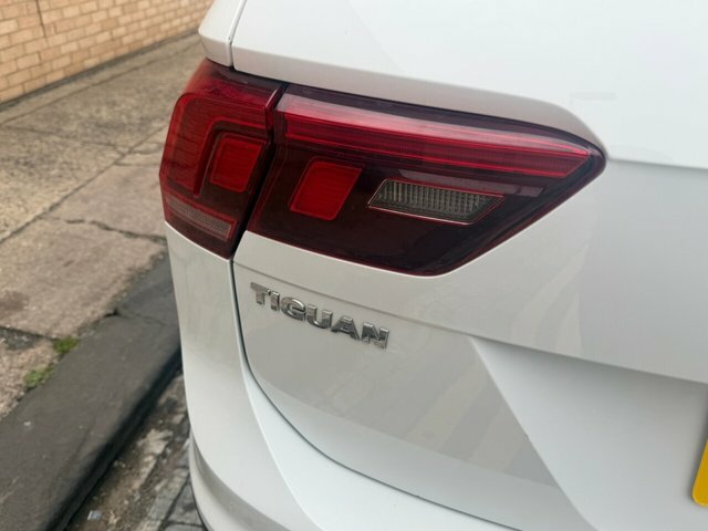 Volkswagen Tiguan 2.0 Tdi Bluemotion Tech Se Navigation Dsg 4Motion White #17