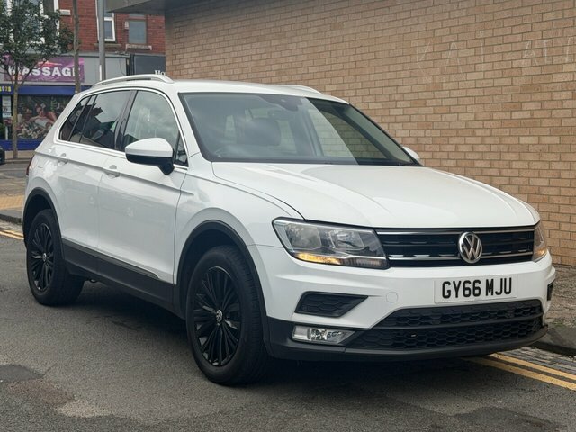 Volkswagen Tiguan 2.0 Tdi Bluemotion Tech Se Navigation Dsg 4Motion White #2