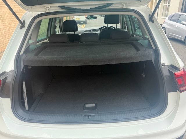 Volkswagen Tiguan 2.0 Tdi Bluemotion Tech Se Navigation Dsg 4Motion White #40