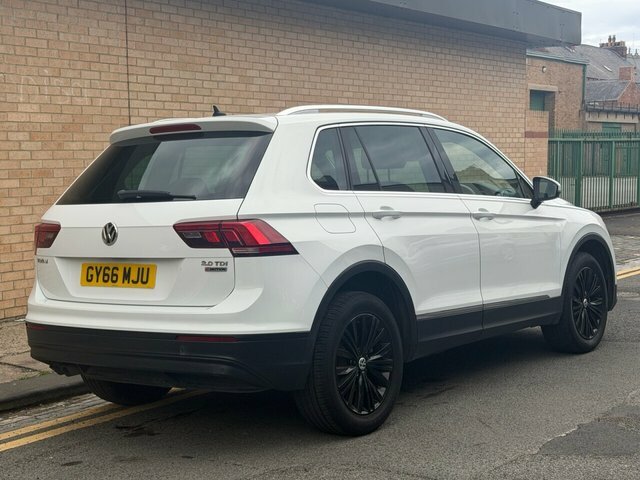 Volkswagen Tiguan 2.0 Tdi Bluemotion Tech Se Navigation Dsg 4Motion White #3
