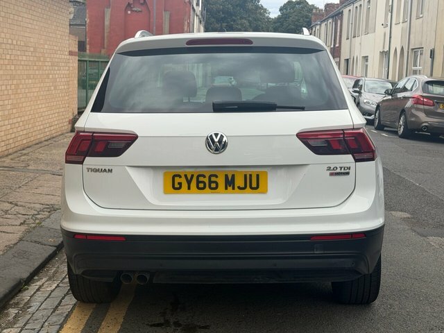 Volkswagen Tiguan 2.0 Tdi Bluemotion Tech Se Navigation Dsg 4Motion White #4