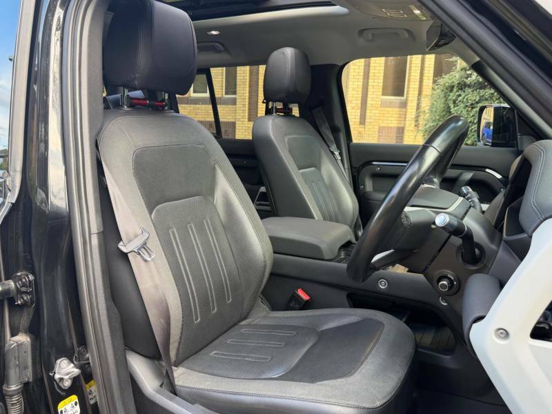 Land Rover Defender 110 3.0 D300 Se 110 7 Seat Black #3
