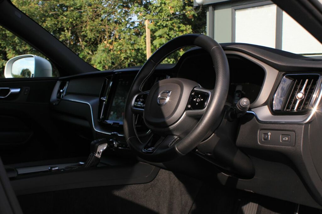Volvo XC60 2.0 D4 R Design Awd Geartronic White #5