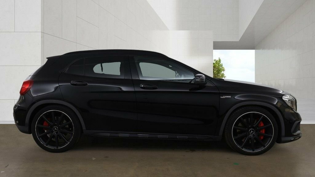 Mercedes-Benz GLA Class 2L Amg Black #4