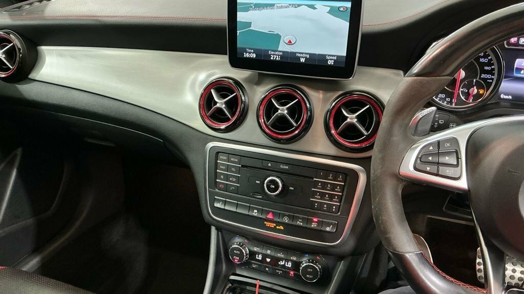 Mercedes-Benz GLA Class Amg Line White #13