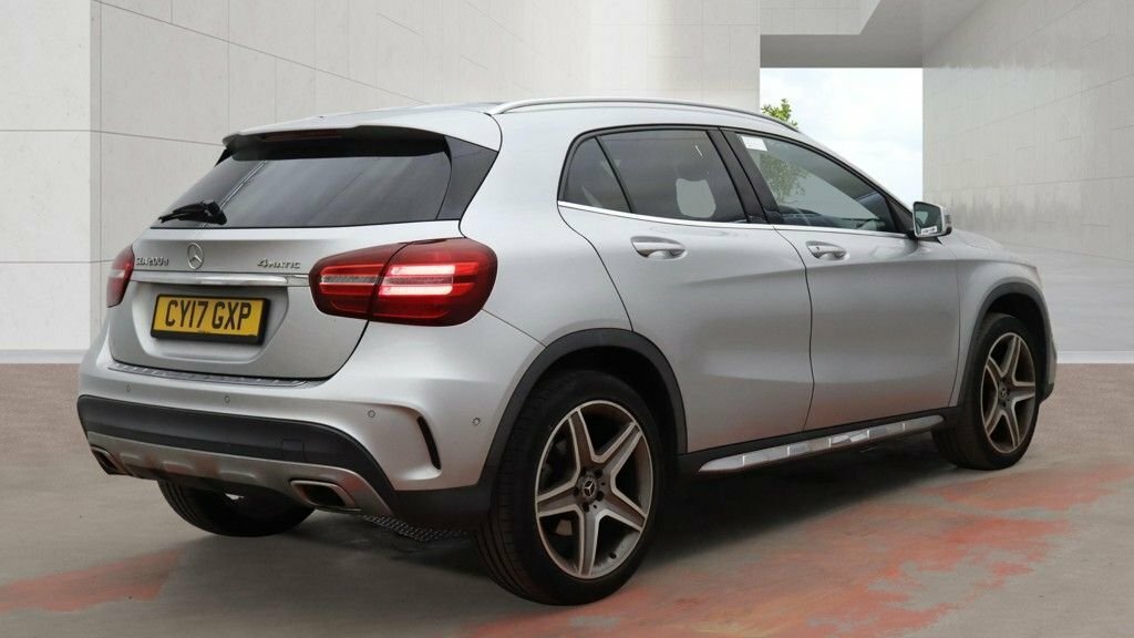 Mercedes-Benz GLA Class 2.1L Amg Line Silver #4