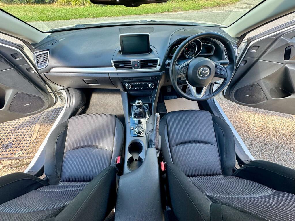 Mazda 3 2.2 Skyactiv-d Sport Nav Fastback White #2