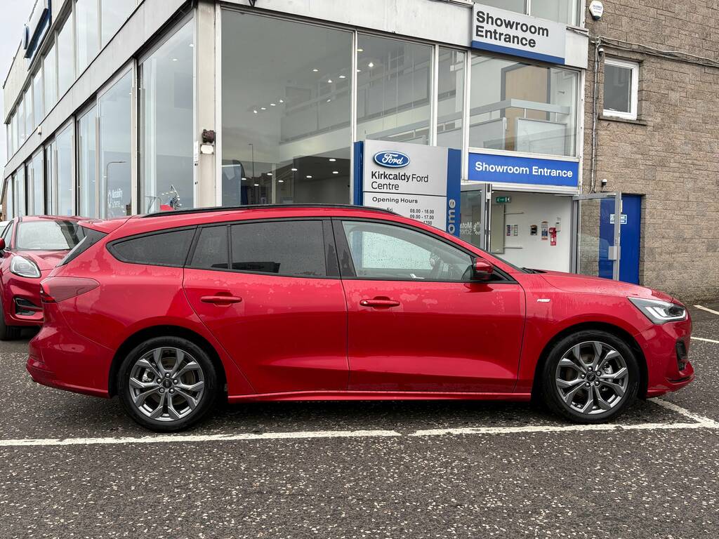 Ford Focus St-line Red