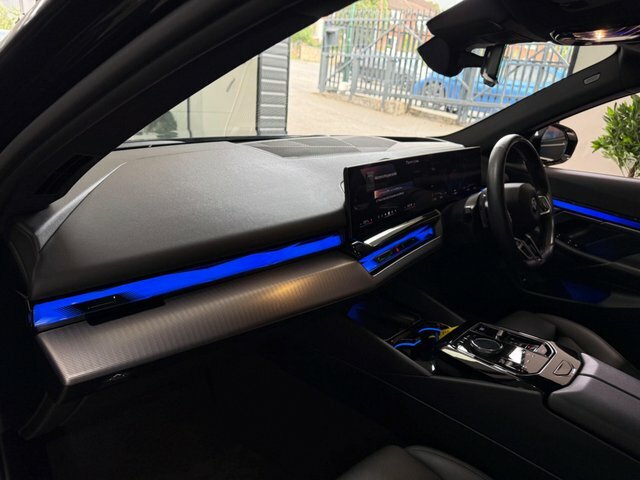 BMW i5 M Sport White #46