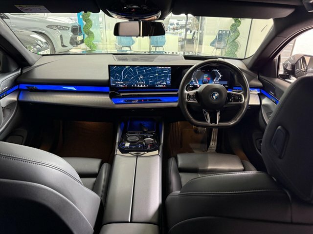 BMW i5 M Sport White #30