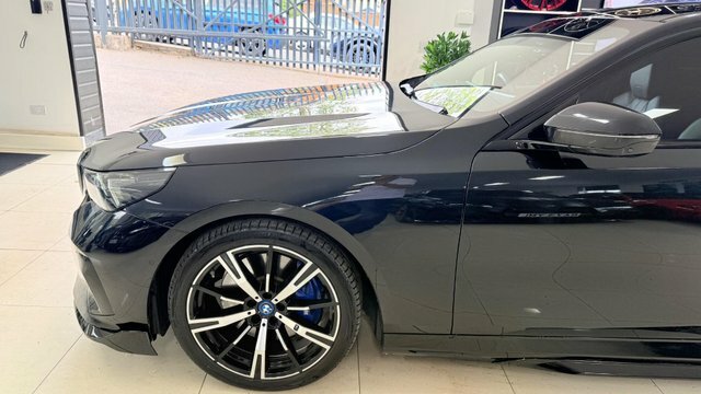 BMW i5 M Sport White #49