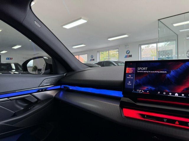 BMW i5 40 83.9Kwh M Sport Black #2