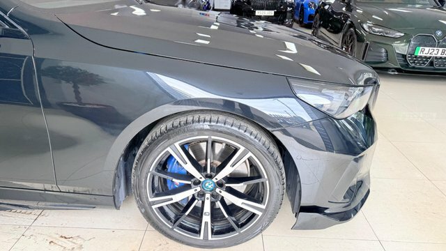BMW i5 M Sport White #57