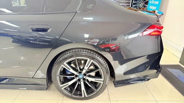 BMW i5 M Sport White #51