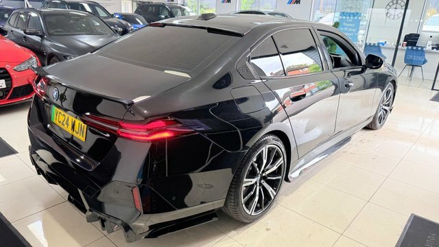 BMW i5 M Sport White #54