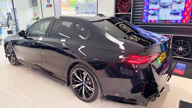 BMW i5 M Sport White #52