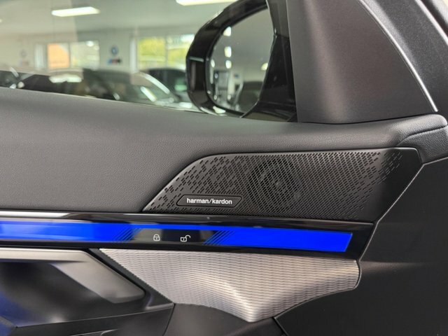 BMW i5 M Sport White #45