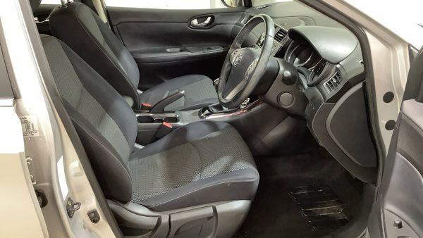 Nissan Pulsar Hatchback White #10