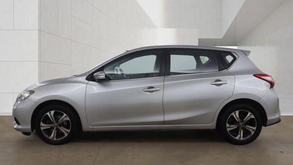 Nissan Pulsar Hatchback White #4