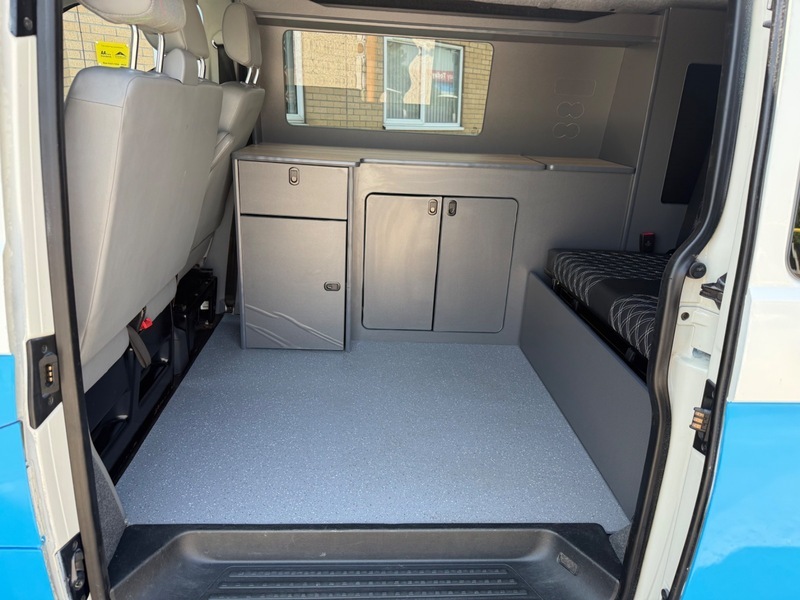 Volkswagen Transporter Estate Blue #20